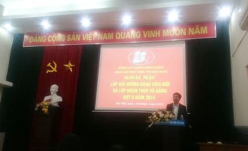 TS Nguyễn Hải Đăng, Giám đốc Học viên Thanh thiếu niên phát biểu tại lễ khai giảng